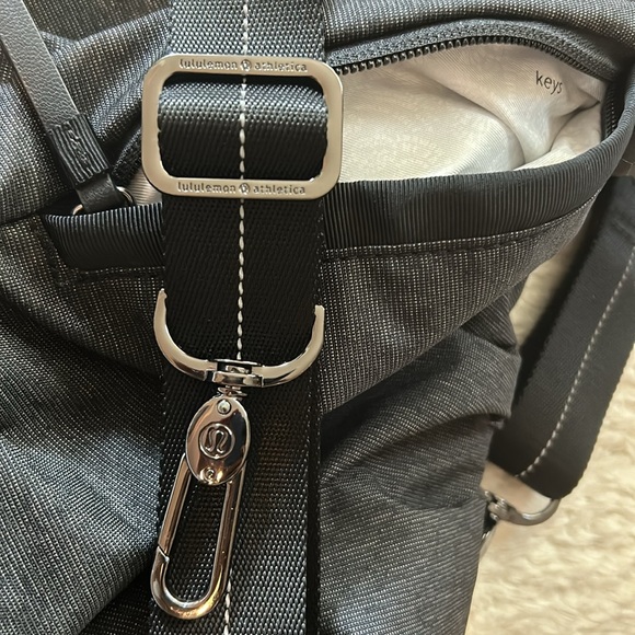 Lululemon Go-Go-Go Tote - Picture 7 of 16